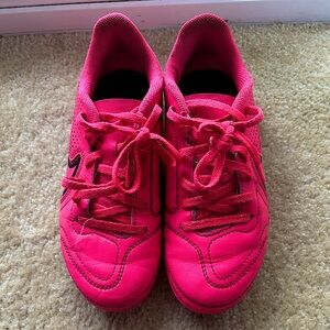 Girls Nike soccer cleats size 2 like new